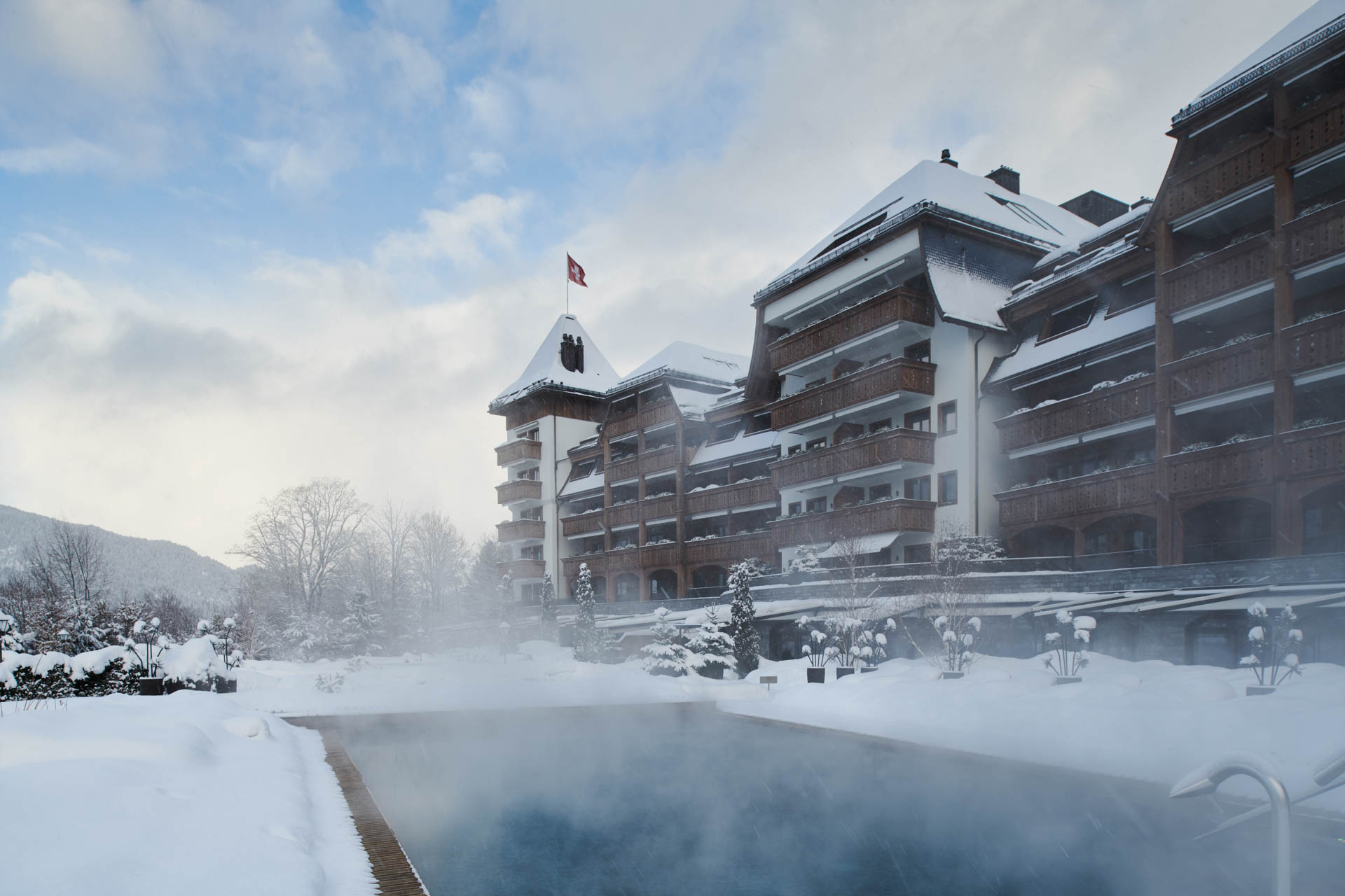 Lixe : L'Hôtel suisse Alpina Gstaad fait partie de nos client en Design sonore. Nous lui avons créé une radio personnalisée sur mesure